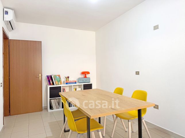 Ufficio in commerciale in 