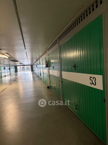 Box/posto auto in residenziale in Piazzale Giulio Cesare 10