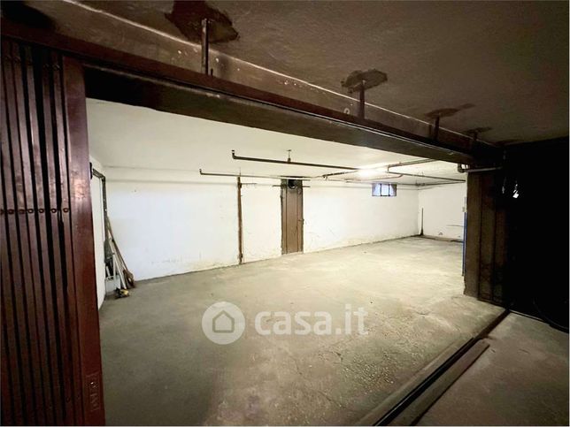 Box/posto auto in residenziale in Via Saverio Bettinelli 6