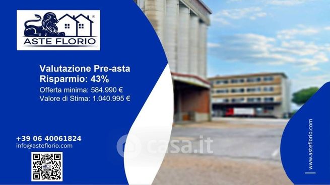 Capannone in commerciale in Via Santa Maria