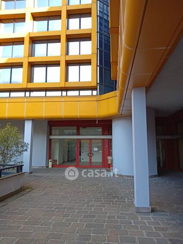 Attivitã /licenza (con o senza mura) in commerciale in Via Raffaello Sanzio 2