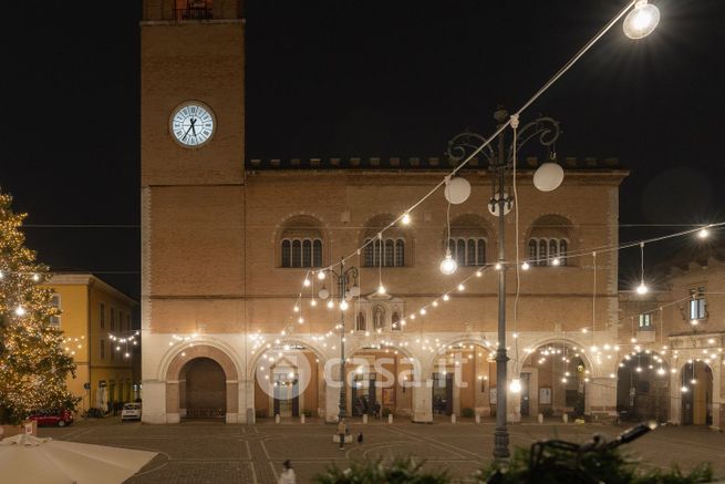 Negozio/locale commerciale in commerciale in Piazza XX Settembre