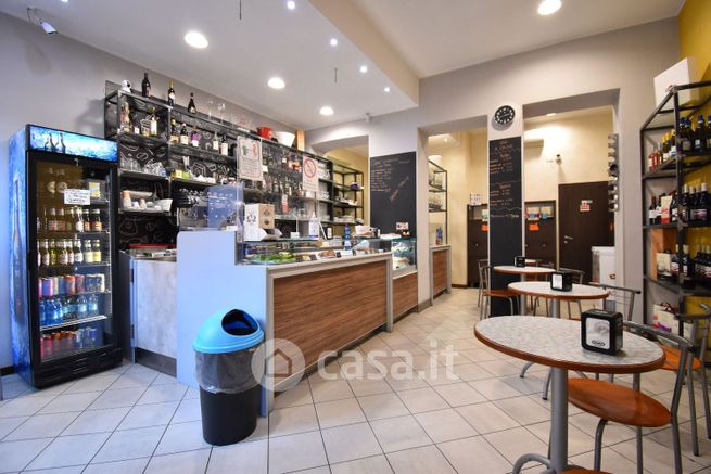 Attivitã /licenza (con o senza mura) in commerciale in Via Giacomo Dina 40