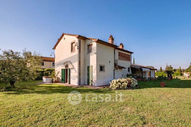Villa in residenziale in Via Ulivi 20
