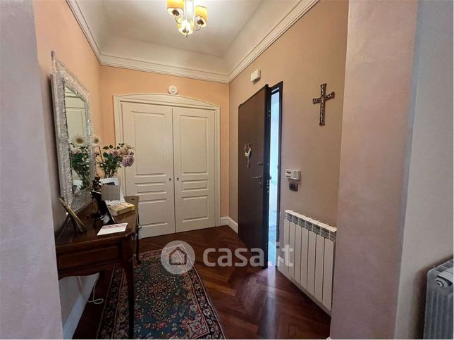 Casa indipendente in residenziale in 
