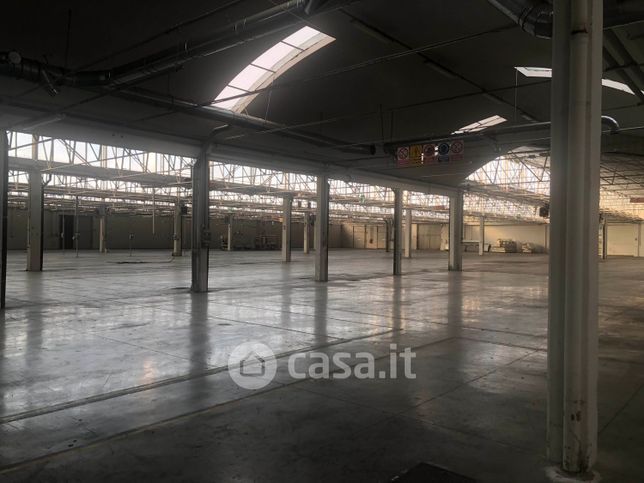 Capannone in commerciale in Via Vallonto
