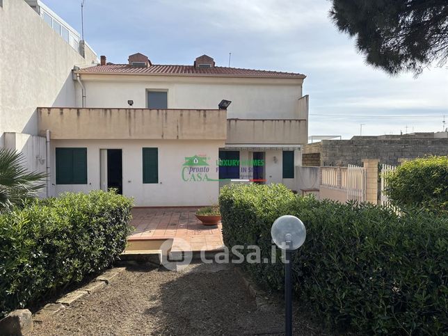Casa bi/trifamiliare in residenziale in Via Bacone