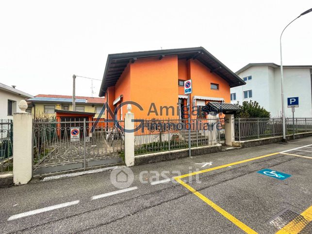 Villa in residenziale in Via Gran San Bernardo