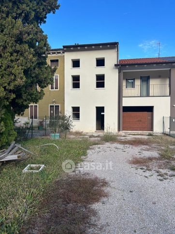 Villetta a schiera in residenziale in Via Giacomo Puccini