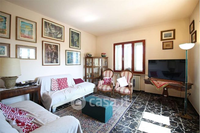 Casa indipendente in residenziale in