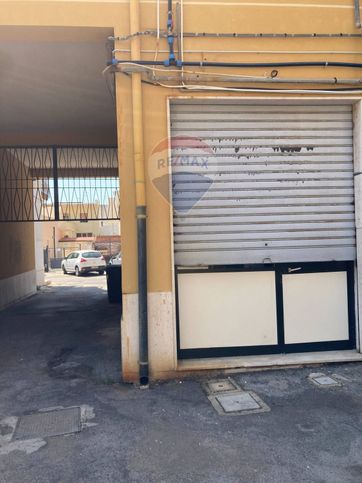 Box/posto auto in residenziale in Via Alessandro Specchi 9