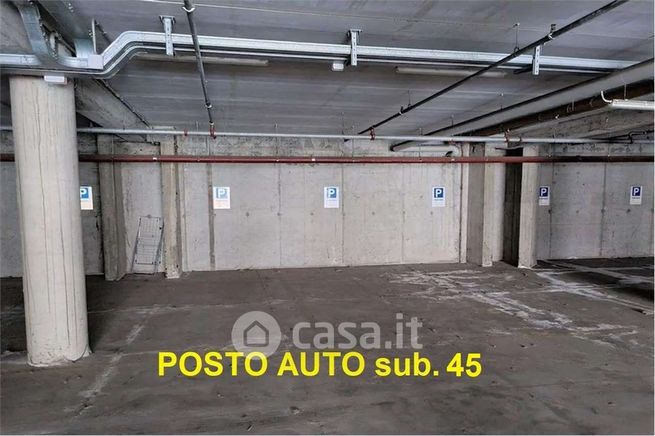 Box/posto auto in residenziale in Via Alberto Dominutti 6