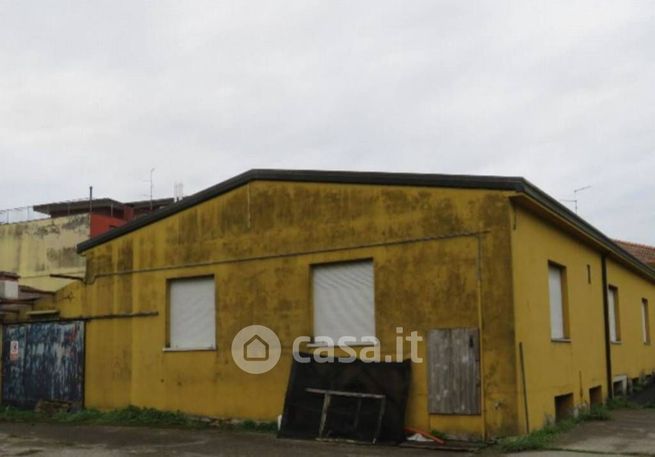 Ufficio in commerciale in Via Vittorio Veneto