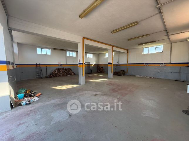 Capannone in commerciale in Via Santa Marinella 178