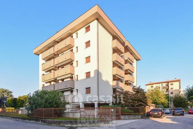 Appartamento in residenziale in Via Carlo Luvoni