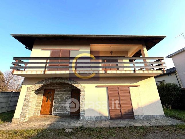 Villa in residenziale in Via Monte Cimone