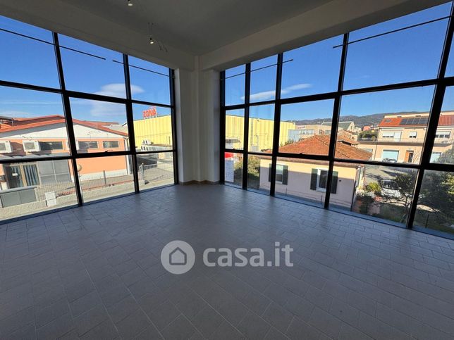 Ufficio in commerciale in Via Aurelia