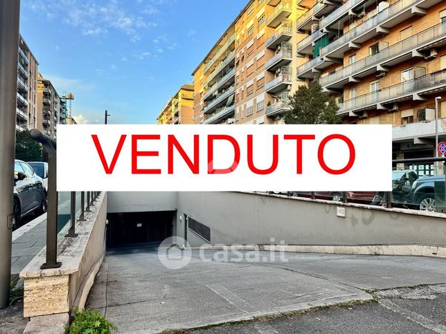 Garage/posto auto in residenziale in Viale Partenope