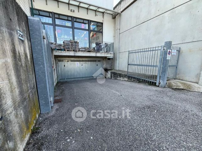 Garage/posto auto in residenziale in Via Commissario Calabresi 206