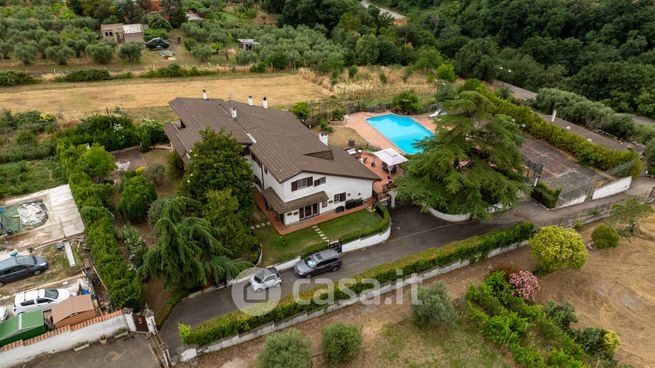 Villa in residenziale in Via di Colle Vigne