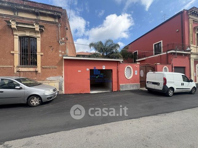 Box/posto auto in residenziale in Via Scalilla