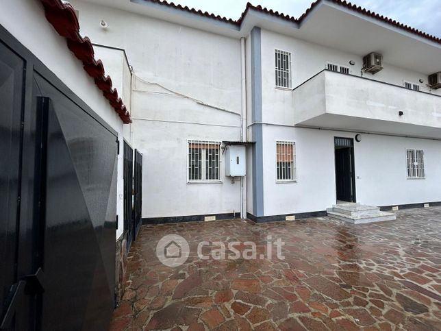 Appartamento in residenziale in Via Lungolago