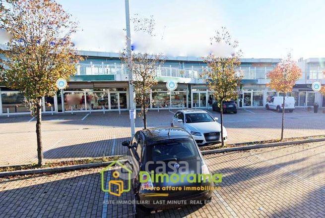 Ufficio in commerciale in Viale Europa