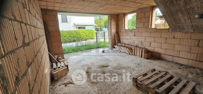 Casa indipendente in residenziale in 