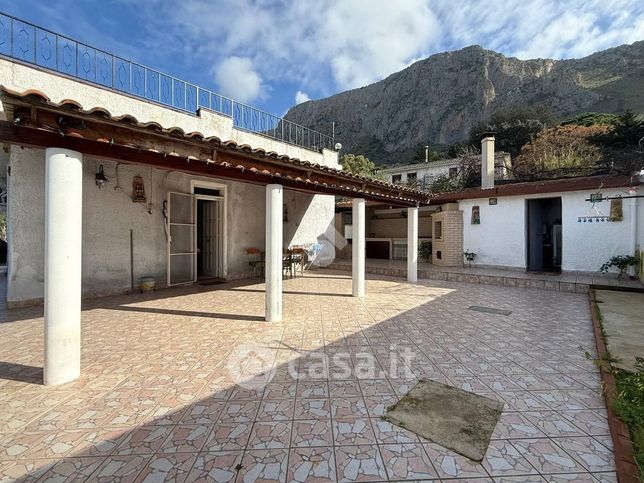 Villa in residenziale in 