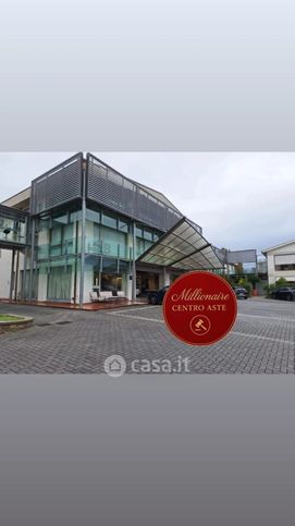 Capannone in commerciale in 