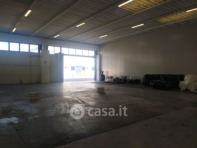 Capannone in commerciale in Via Vincenzo Stefano Breda