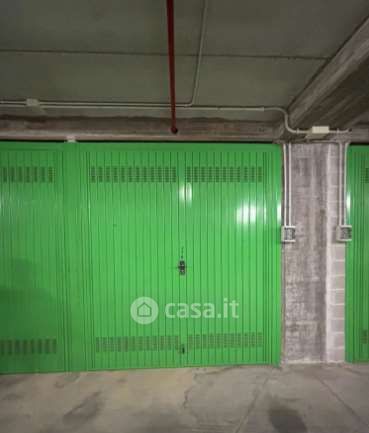 Box/posto auto in residenziale in Via Envie