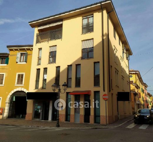 Ufficio in commerciale in Via Madonna