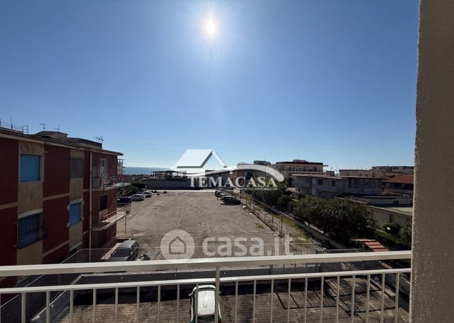 Appartamento in residenziale in Via Licola Mare