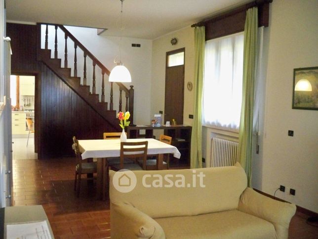 Casa bi/trifamiliare in residenziale in Via Bologna 711