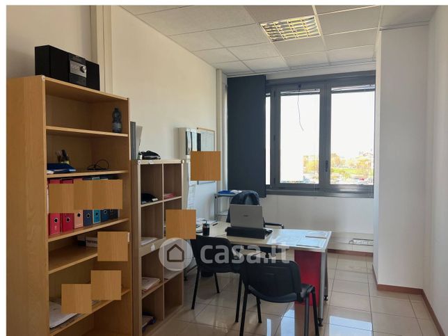 Ufficio in commerciale in Via Gustavo Voltolini