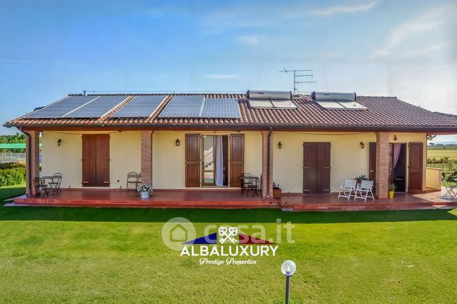 Villa in residenziale in Via del Rio Piccolo 1