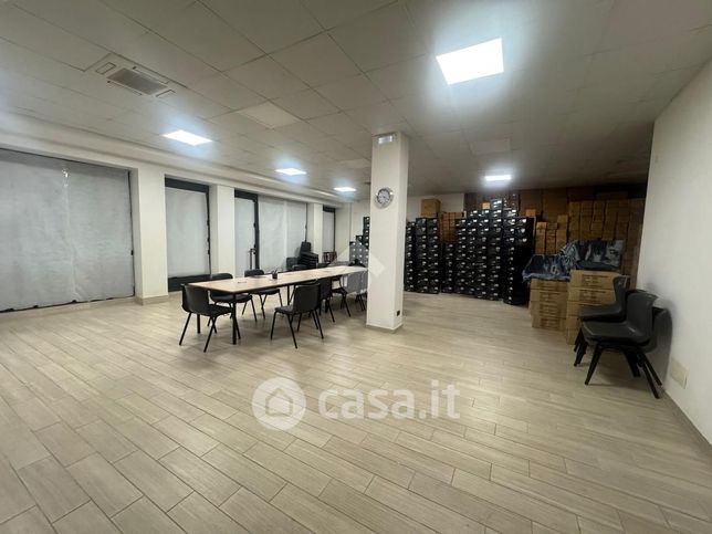 Ufficio in commerciale in Via Pace 38