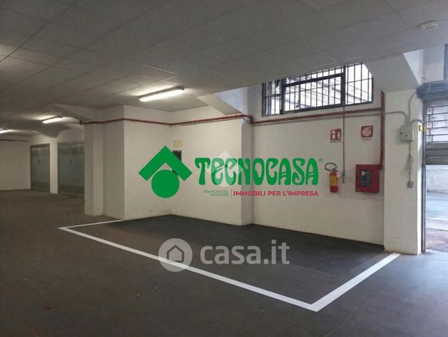 Box/posto auto in residenziale in Via Francesco Baracca 15