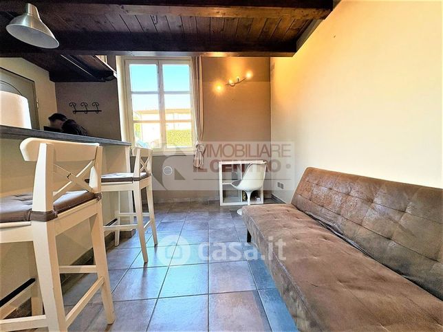 Capannone in commerciale in 
