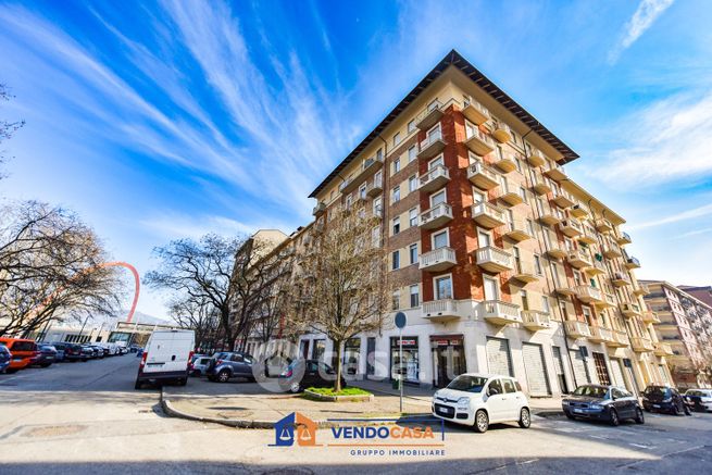 Negozio/locale commerciale in commerciale in Piazza Tancredi Galimberti 18