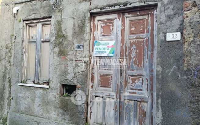 Casa indipendente in residenziale in Via Marina 32