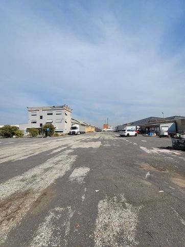 Capannone in commerciale in Viale J. F. Kennedy