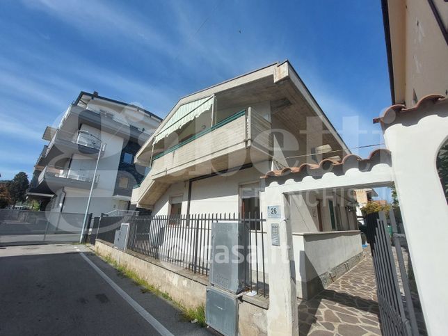 Appartamento in residenziale in Via Michetti 20