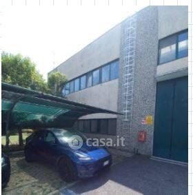 Capannone in commerciale in 