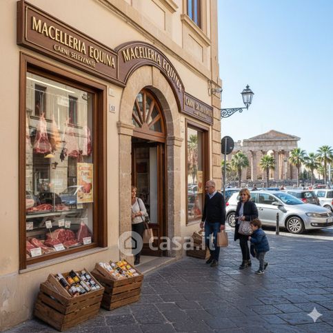 Negozio/locale commerciale in commerciale in Viale Santa Panagia