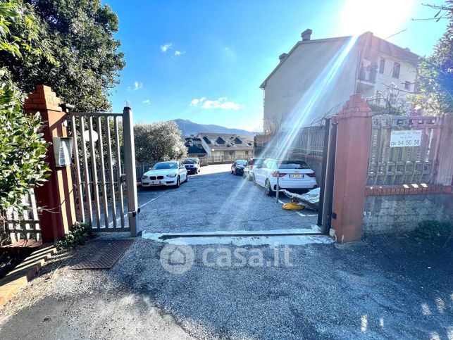 Box/posto auto in residenziale in Via di Pino 56