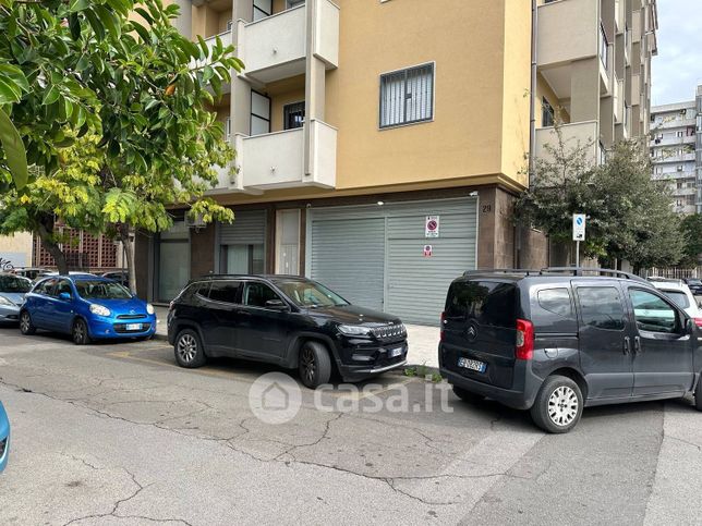 Box/posto auto in residenziale in Via Dionisio 27