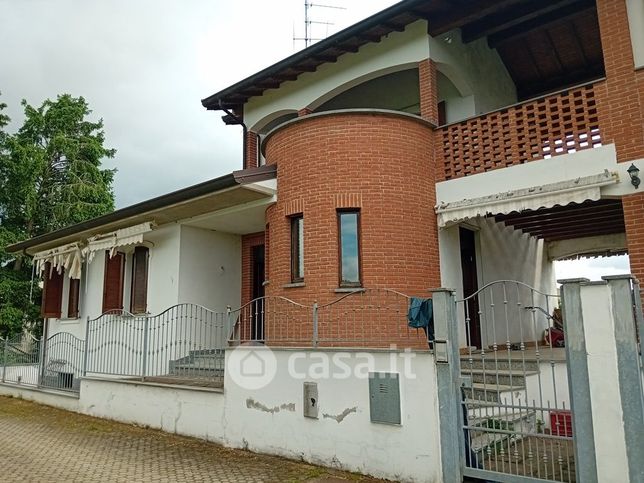 Casa indipendente in residenziale in 