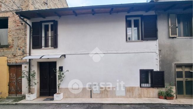 Casa bi/trifamiliare in residenziale in Via Monte Nerone 18